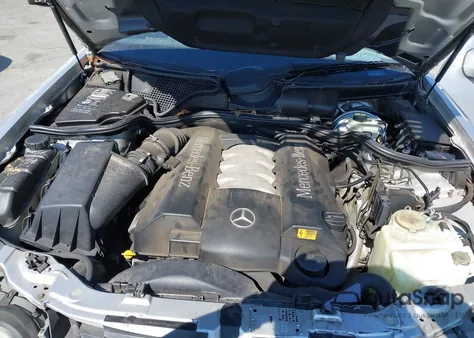 2001 Mercedes-Benz E 430 4M z USA, uszkodzony, nr VIN WDBJF83J81X047600